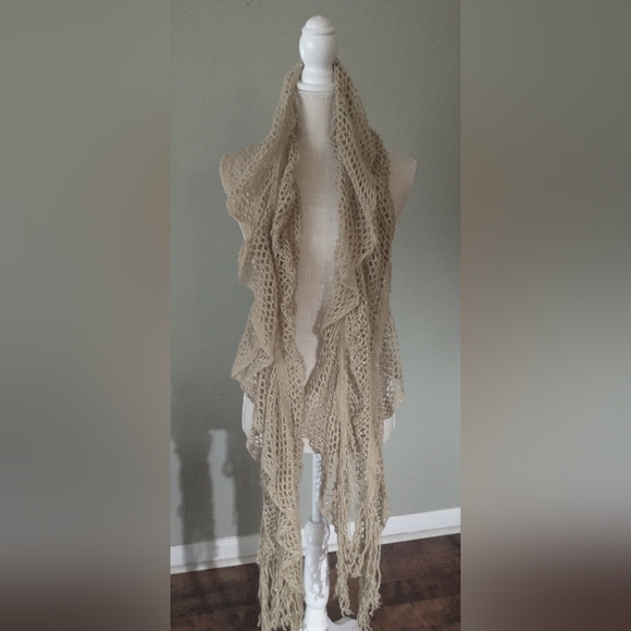 Beautiful Vintage Crocheted Shawl or Scarf - Sand w/ Sparkles - Picture 4 of 8